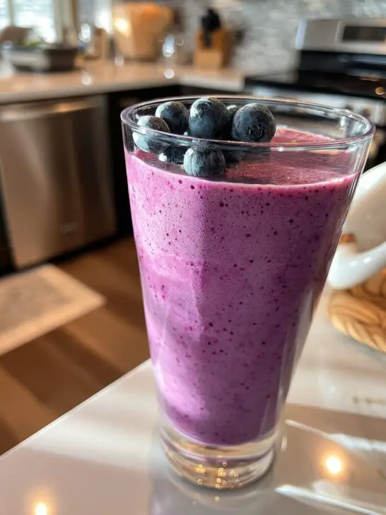 Banana & Blueberry Breakfast Smoothie