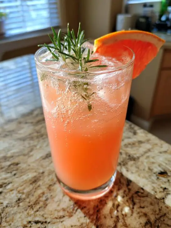 Grapefruit Rosemary Fizz Mocktail – Tangy grapefruit juice infused with rosemary and soda bubbles.