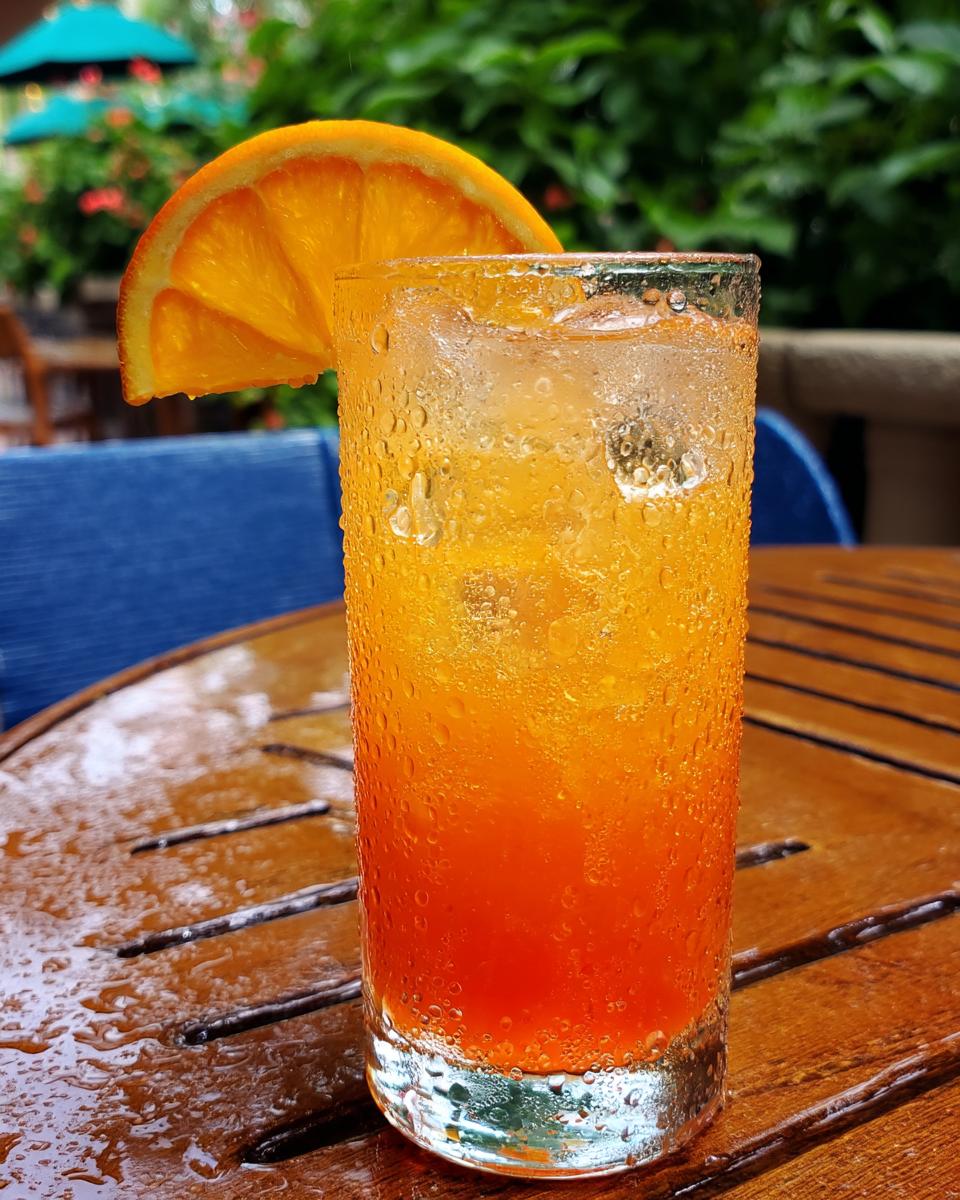 Classic Orange Crush with Vodka and Fresh Squeezed Juice - detail 1