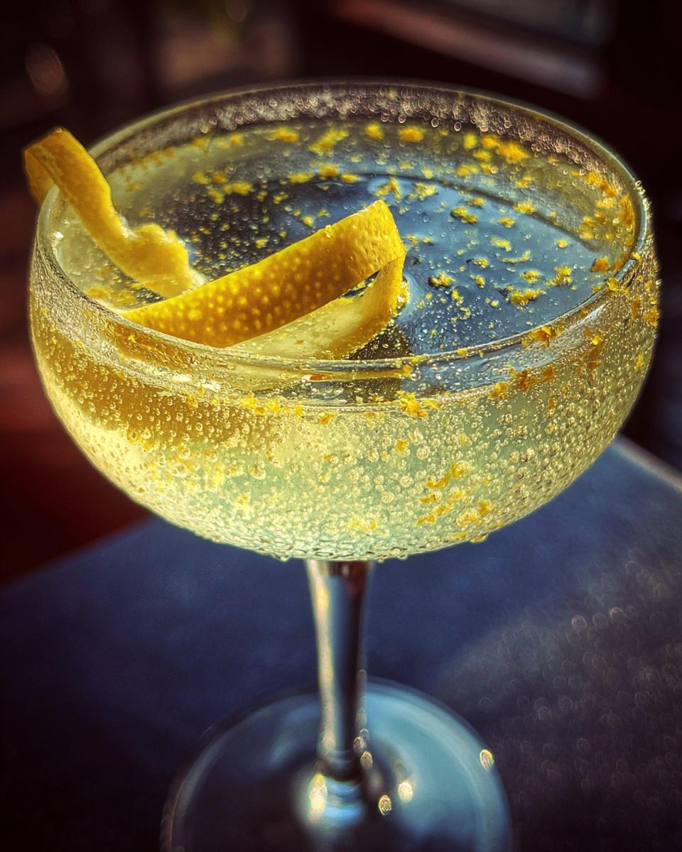 Elderflower Citrus Martini Cocktail - detail 2