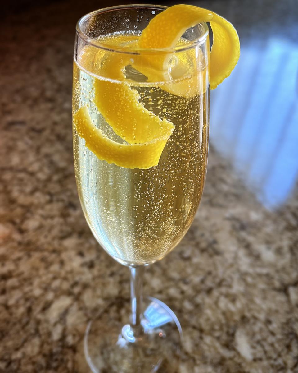French 75 Cocktail - detail 1