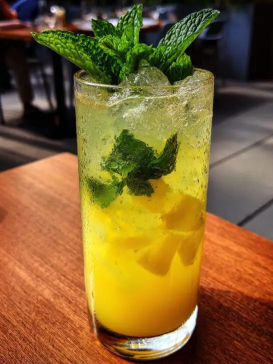 Pineapple Ginger Sparkler (Mocktail)