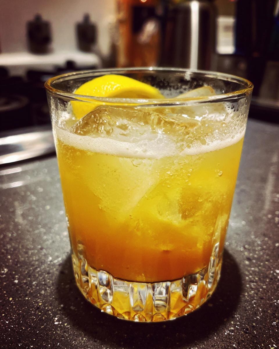 Penicillin Cocktail Recipe – Easy Classic - detail 1