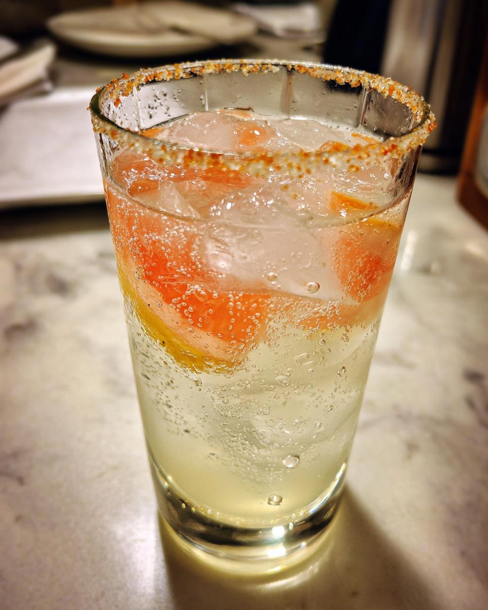 Salty Dog Cocktail Recipe – Easy Classic - detail 1
