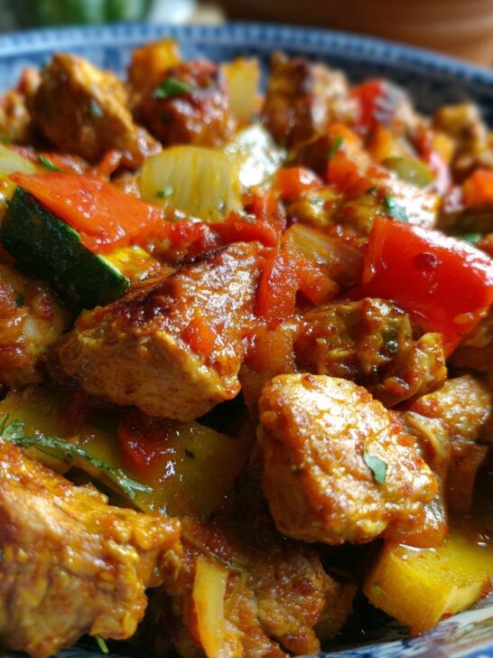 A close-up of a healthy chicken stir-fry with colorful vegetables, perfect for weight loss dinners.